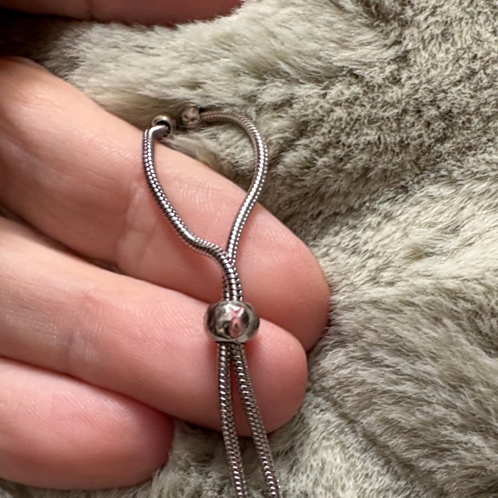 Elegant Silver and Pink Pearl Bracelet - Picture 2 of 3